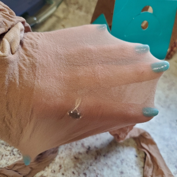 🆕 L'eggs regular Nude pantyhose  (4) - Picture 3 of 3